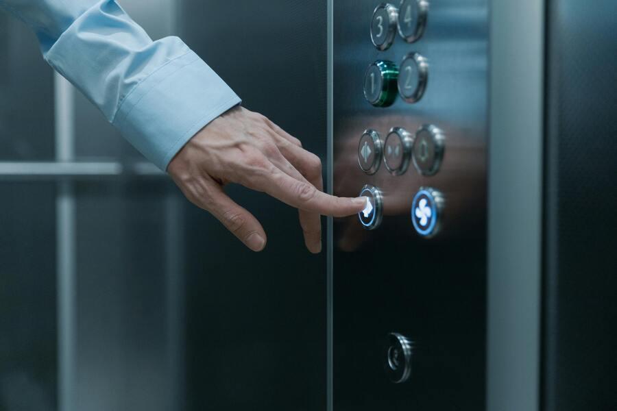 Lift Apartemen